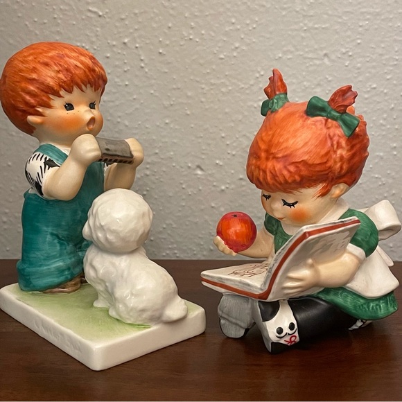 Goebel Figurine Set 2 Once Upon a Time Wagtime Tune Redhead Girl Boy Dog Book - Picture 1 of 16